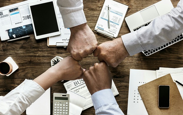 1744682607649625.jpg teamwork-3213924_640.jpg