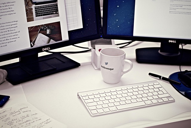 1778392647310792.jpg workstation-405768_640.jpg